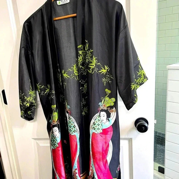 Other - EUC vintage Geisha silky feel robe. Bought in Hong Kong. One size. Beautiful!